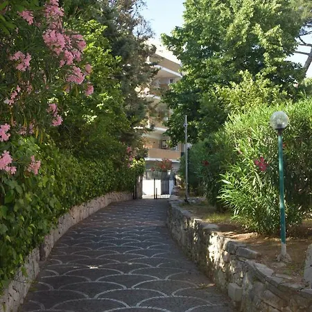 Eva's House